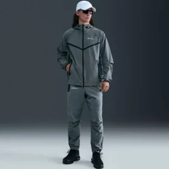 FC Barcelona Tech Windrunner Full-Zip Woven Herren Fußballjacke
